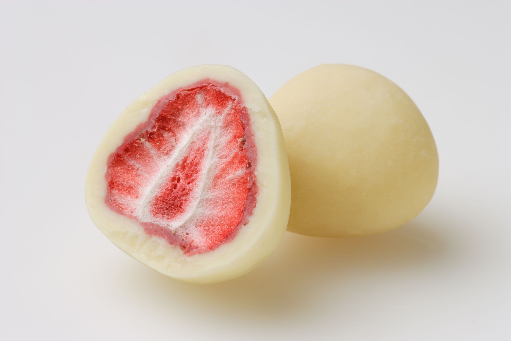 WHITE CHOCOLATE STRAWBERRIES – ROKKATEI