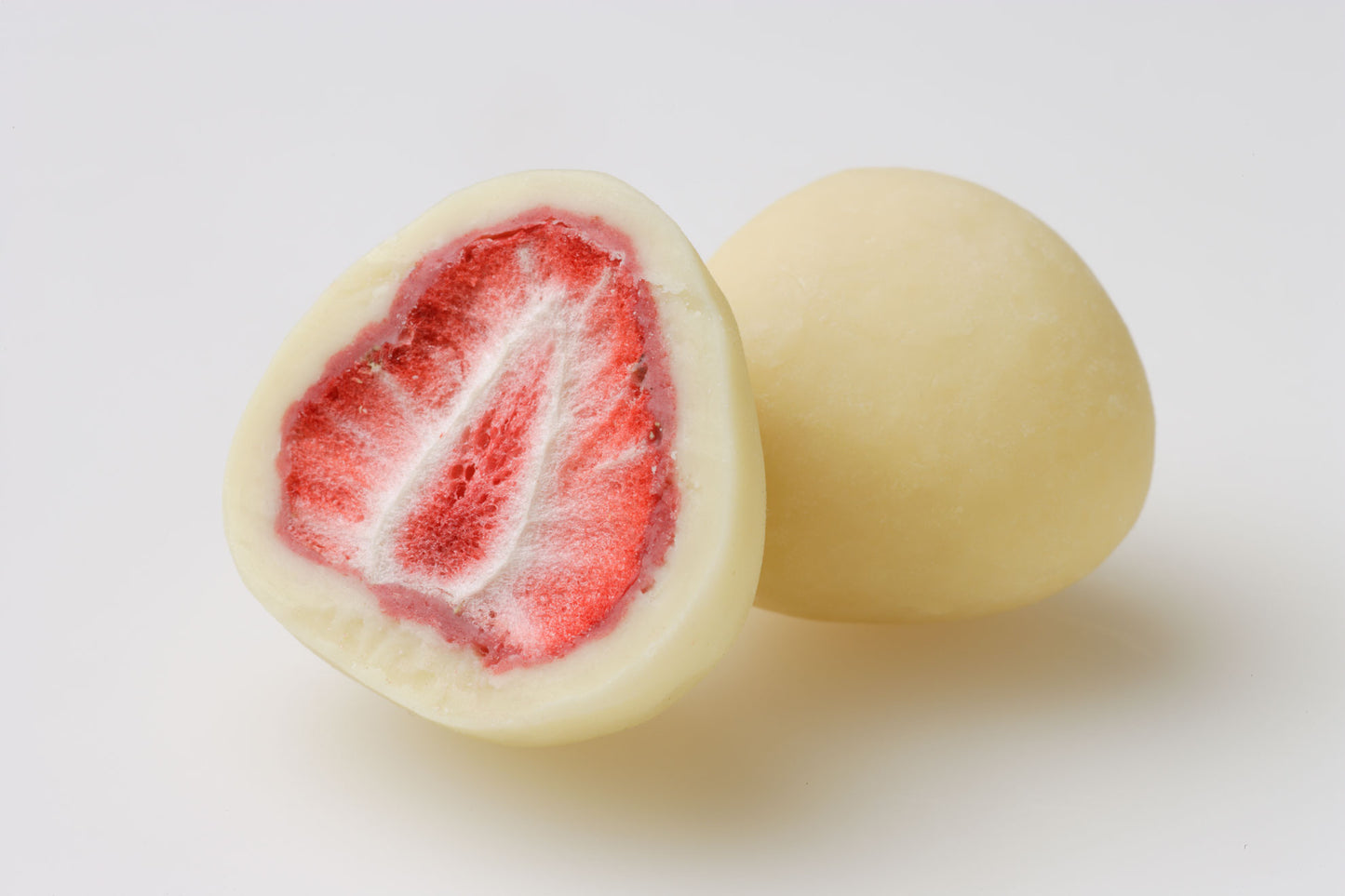 WHITE CHOCOLATE STRAWBERRIES