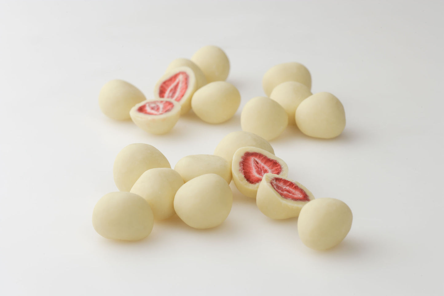 WHITE CHOCOLATE STRAWBERRIES